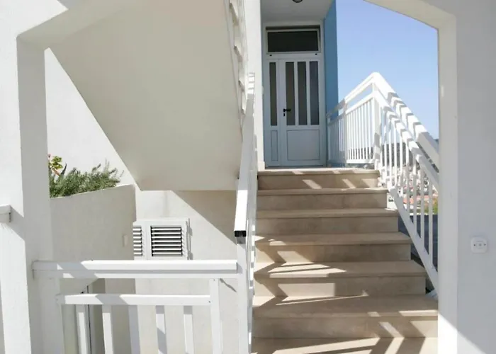 Trogrli - With Balcony شقة *