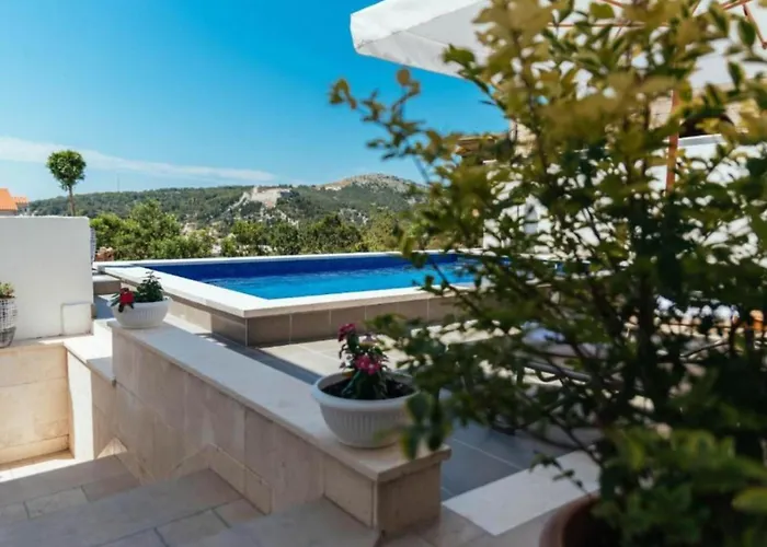 شقة Trogrli - With Balcony *