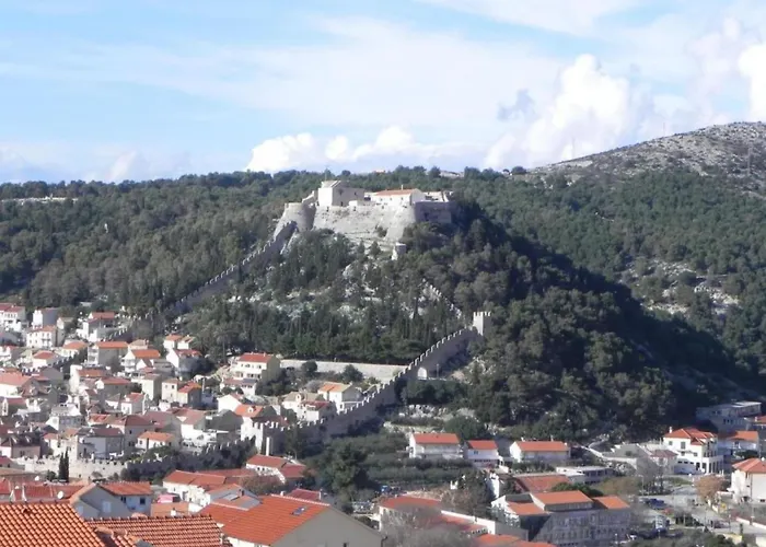 Trogrli - With Balcony هفار